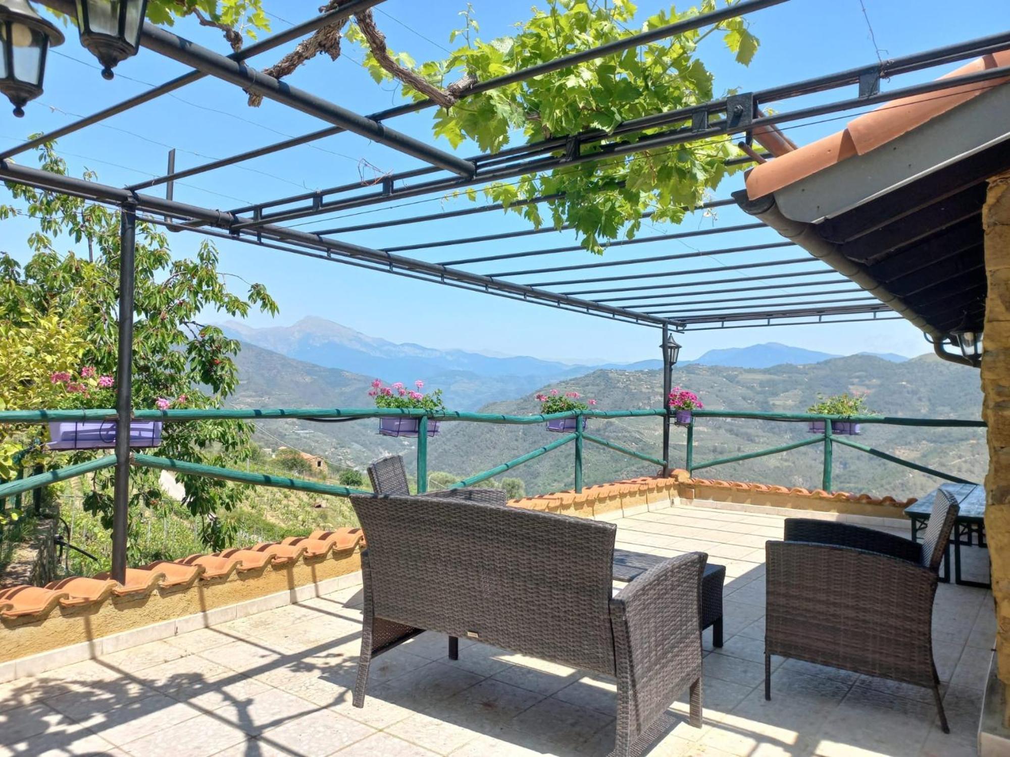 Casetta Mari Immersa In Un Vigneto Dolceacqua Eksteriør bilde